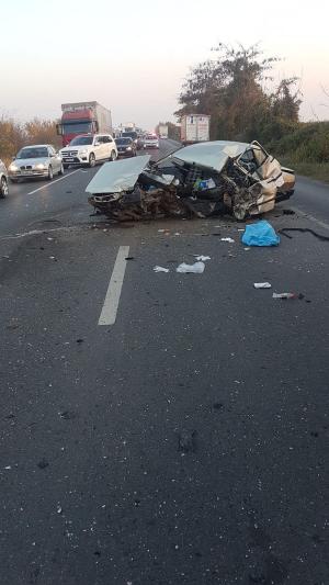 Încă o tragedie în Vrancea, pe "şoseaua morţii"! Un bătrân a fost spulberat, după ce a pătruns cu maşina pe contrasens