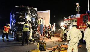 Un şofer român de TIR de doar 25 de ani a murit strivit în cabină, în Germania. Accident cu 4 camioane