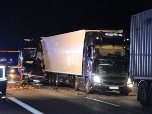 Un şofer român de TIR de doar 25 de ani a murit strivit în cabină, în Germania. Accident cu 4 camioane