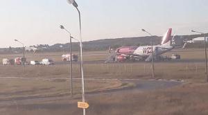Aeronavă Wizz Air, aterizare de urgenţă pe Otopeni după o ameninţare cu bombă la bord. Pasagerii au fost evacuaţi