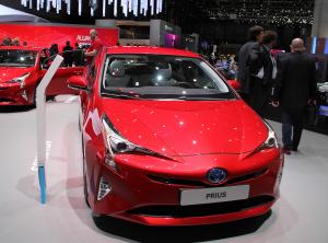 Toyota recheamă în service zeci de mii de maşini. Prius și Auris, printre modelele afectate