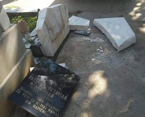 Mormântul cântăreţului Vali Sterian a fost vandalizat în Cimitirul Bellu. "Doamne, vino Doamne, să vezi ce-a mai rămas din oameni!"