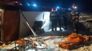 Autocar răsturnat în Vrancea, lângă Mărășești. Cel puțin un mort și 6 răniți în accident