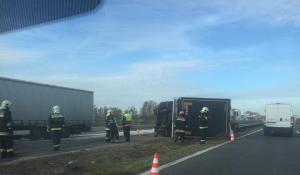 Un şofer român de TIR e grav rănit, după ce s-a răsturnat cu camionul pe autostradă, în Ungaria