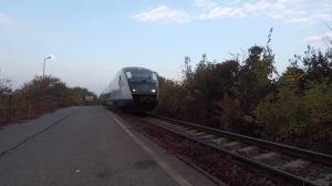 Călătoria cu trenul spre Aeroportul Otopeni se termină în mijlocul câmpului