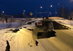 Cratere uriașe în șosele, clădiri afectate în urma cutremurului cu magnitudinea 7 din Alaska (Video)