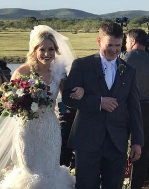 Doi tineri căsătoriți au murit la doar 90 de minute după nuntă. Elicopterul în care se aflau s-a prăbușit pe un deal, nimeni nu a supraviețuit