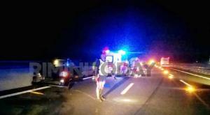 Familie spulberată de un TIR românesc pe o autostradă din Italia. Tatăl a pierdut controlul unui Fiat Panda, care a luat foc după impact