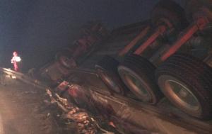 Un şofer de TIR de 40 de ani a murit strivit în cabină, în Hunedoara