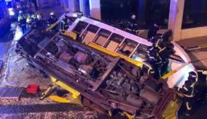 Tramvai deraiat în Lisabona. Zeci de victime, vehiculul ar fi circulat cu viteză maximă