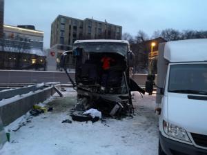 Un român, printre cei 44 de răniți după ce un autocar s-a izbit de un zid pe o autostradă din Elveția. Șoferul a evitat o tragedie