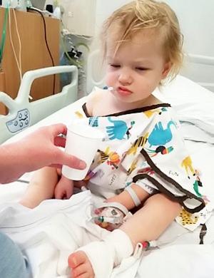 Doi părinți au descoperit dintr-o poză că fetița lor de 3 ani are cancer și au reușit să o salveze