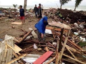 Tsunami în Indonezia. Bilanţul a ajuns la 426 de morţi şi peste 7.202 de răniţi (Galerie Foto)