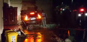 Tragedie la Seini, în a treia zi de Crăciun. Un şofer a murit pe loc după ce s-a înfipt cu maşina într-o casă (Video)