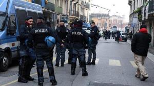 Atac rasist în Italia. O tânără româncă a fost bătută şi înjurată în plină stradă. Vorbea la telefon în română cu mama ei