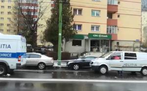 O bancă a fost aruncată în aer, la Braşov. Hoţii au dispărut cu toţi banii din bancomat