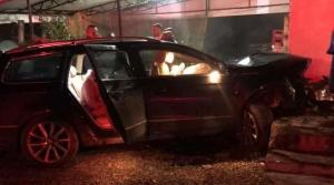 O şoferiţă de 26 de ani a intrat cu maşina în magazin, la Hideaga, în Maramureş, la 5 dimineaţa. 4 răniţi grav