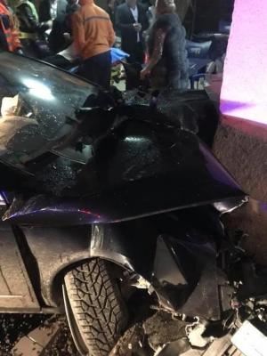 O şoferiţă de 26 de ani a intrat cu maşina în magazin, la Hideaga, în Maramureş, la 5 dimineaţa. 4 răniţi grav