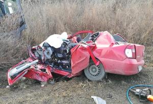 Un TIR s-a ciocnit violent cu o maşină la Felnac, în Arad. Un şofer a murit pe loc în accident