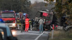 O cisternă a luat foc şi a explodat când alimenta o benzinărie, în Italia: doi morţi, 17 răniţi