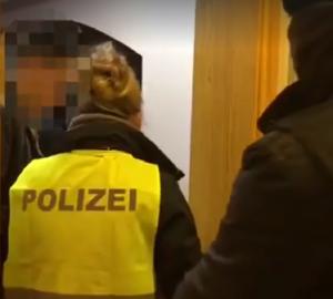 Video cu arestarea a doi tineri moldoveni, porecliți Spiderman, care au dat spargeri de 20 de milioane de euro în Germania