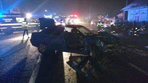 Primele imagini cu accidentul de la Roznov, unde un şofer a murit. Un copil e în comă