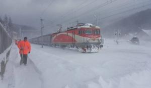 Trenurile au întârzieri din cauza gerului şi a zăpezii. Lista garniturilor anulate din cauza vremii nefavorabile