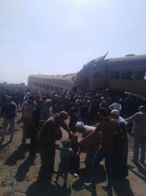 Cel puţin 15 morţi şi 40 de răniţi, după ce două trenuri s-au ciocnit, în Egipt (Video)