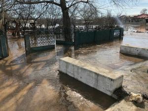 Inundaţii în România. Cod portocaliu până luni după-amiază. Care e situaţia în zonele cele mai afectate din Teleorman