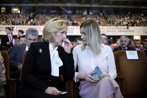 Premierul Viorica Dăncilă ar vrea să devină nașa lui Dragnea: ”Irina e o fată deosebită. Sigur că i-aș cununa” (Video)