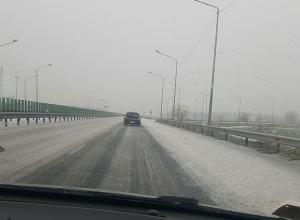 Autostrada Soarelui a fost închisă din cauza zăpezii și a poleiului: 'Nu sunt utilaje. Alunecă mașina și e groaznic' (Foto)