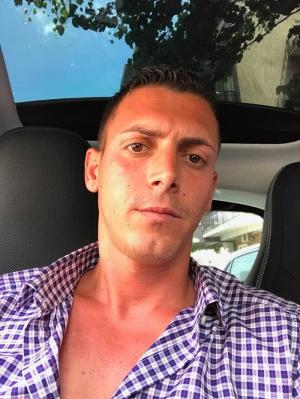 Fiul unei cântăreț celebru din Italia, trimis în judecată pentru că şi-a bătut menajera româncă. Femeia nu i-ar fi făcut clătite în miez de noapte
