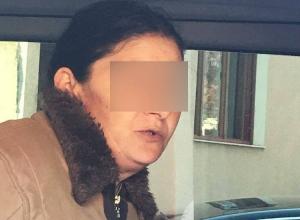 O femeie din Arad şi-a obligat băieţelul de 11 ani să se prostitueze cu mai mulţi bărbaţi din oraş (Foto)