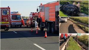 Un tânăr de 17 ani, rănit în teribilul accident de pe autostrada Deva - Nădlac, a murit la spital. Șoferul gonea cu 200 km/h și s-a izbit de un parapet, răsturnându-se (Foto)