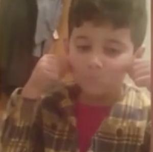 Copil de 5 ani, umilit de educatoare! Dascălul i-a lipit gura cu scotch şi i-a aruncat prânzul la gunoi | Video