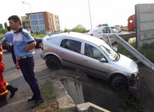 Un tânăr din Salonta s-a urcat drogat la volan și a fost la un pas de tragedie. Oamenii care i-au sărit în ajutor au rămas șocați când l-au văzut