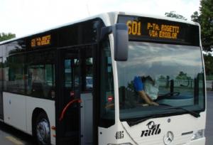 Reacţia RATB în cazul şoferului de autobuz care a închis uşile peste bebeluşul aflat în cărucior. Primele măsurile luate de companie