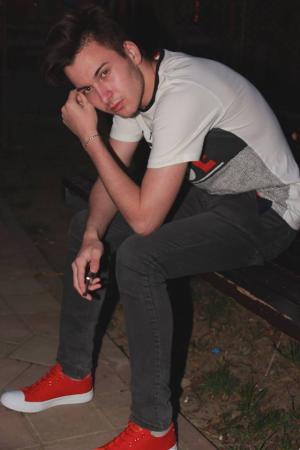 Criminalul din Botoşani a povestit cum a ucis-o pe Petronela! Băiatul de 16 ani şi-a recunoscut oribila faptă şi a fost reţinut (Video)