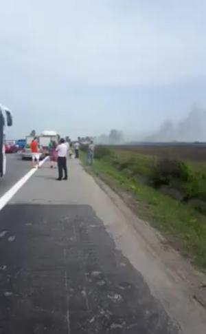 Maşină în flăcări pe Autostrada Soarelui. Incendiul violent a izbucnit pe sensul spre Constanţa