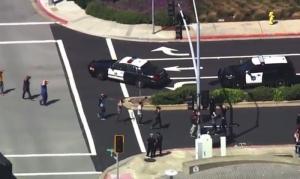Atac armat la sediul central al YouTube din California comis de o femeie. Martorii susțin că au auzit zeci de focuri de armă. Sunt mai multe victime. Imagini live