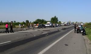 Accident grav pe Autostrada Bucureşti-Piteşti. Motociclist spulberat de o maşină, sunt 3 victime (Video)