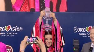 Câştigătoarea Eurovision Netta Barzilai a făcut ţăndări trofeul! Cum au dat-o de gol organizatorii (Video)
