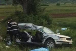 Primele imagini ale cumplitului accident de la Jibou în care patru tinere au murit pe loc. Trei fete au fost aruncate din mașină în urma impactului cu trenul