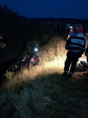 Un BMW cu patru tineri a plonjat în Lacul Ghioroc din Arad! Două fete au murit, iar doi pasageri s-au salvat