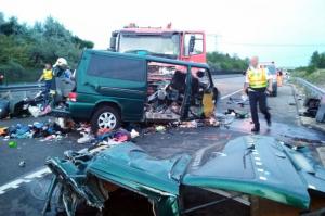 Noi imagini şocante de la accidentul cu 9 români morţi în Ungaria. Doar patru dintre victime au putut fi identificate (Video dramatic)