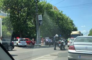 Accident cumplit pe şoseaua Doamna Ghica din Capitală. Pieton lovit de camion, victima este în comă (Foto)