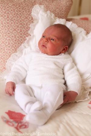 Imagini emoţionante cu Prinţul Louis, bebeluşul Prinţului William şi al Ducesei de Cambridge