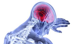 9 semne că suferi de migrenă. De ce apar durerile de cap și cum poți să le previi