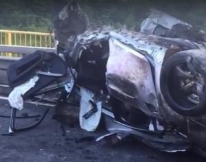 Accident teribil la Mioveni! Un tânăr de 24 de ani a murit după ce s-a răsturnat cu mașina pe o pasarelă (Foto, Video)