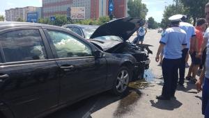 Accident cu 5 maşini în Capitală, lângă Târgul Vitan. Sunt două victime, circulaţia este blocată